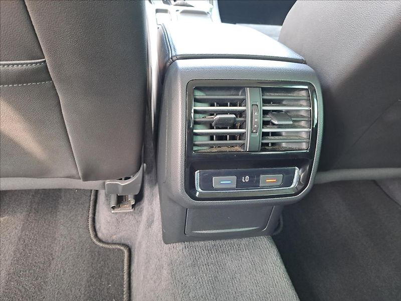 Volkswagen Passat 2,0 TDI DSG 4Motion - fotka 10 z 18
