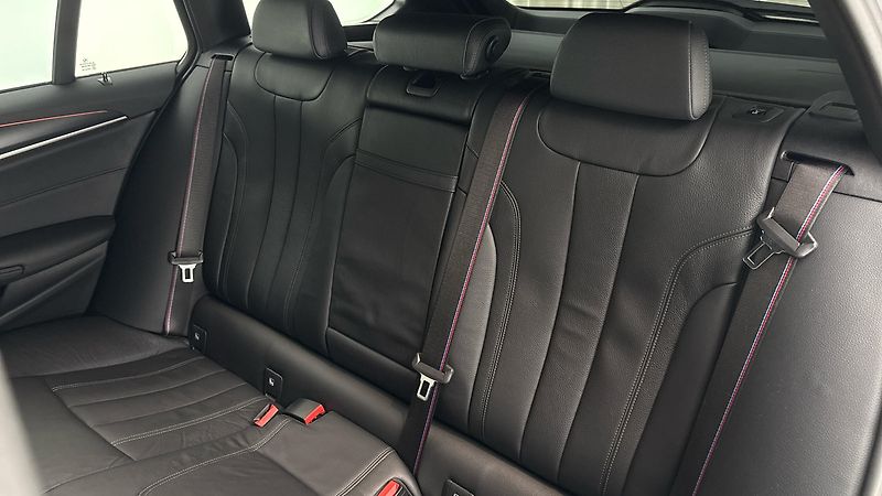 BMW Řada 5 540i AUT xDrive M-paket Tourin - fotka 16 z 34