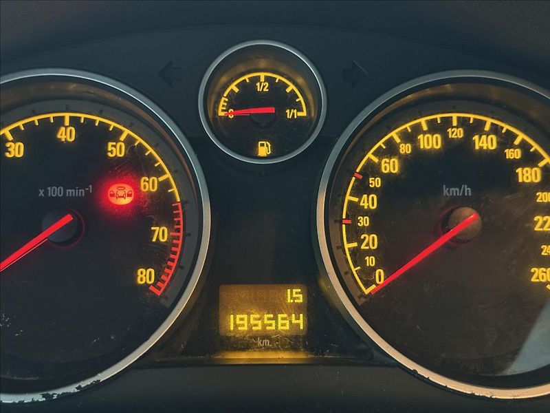 Opel Zafira 1,6   77kW,SERVISKA,7 MÍST - fotka 12 z 20