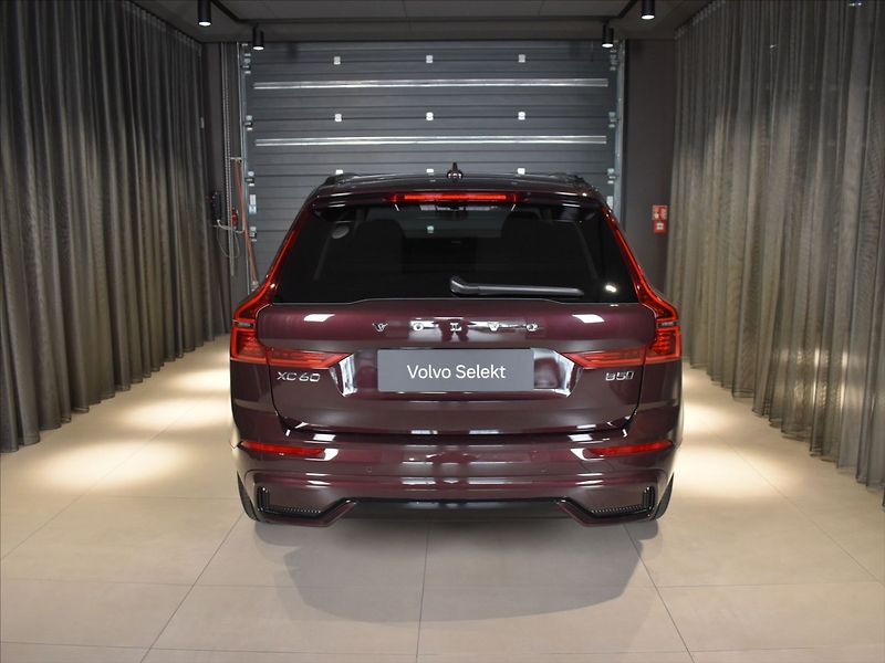 Volvo XC60 2,0 B5 AWD Ultra Pano,vzduch - fotka 4 z 22