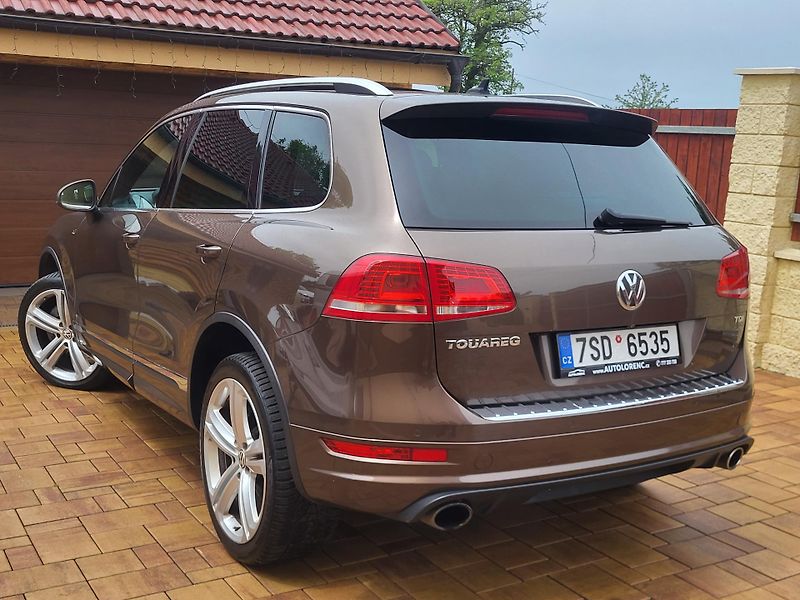 Volkswagen Touareg (2014) 4.2TDi V8 250KW*R-LINE*PANORAM - fotka 3 z 55