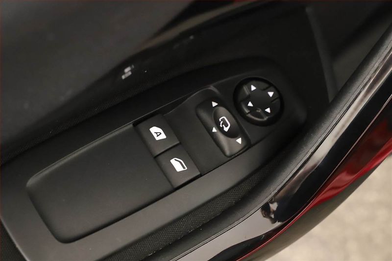 Peugeot 208 (2016) 1.2 PureTech, ČR,1.maj - fotka 17 z 17