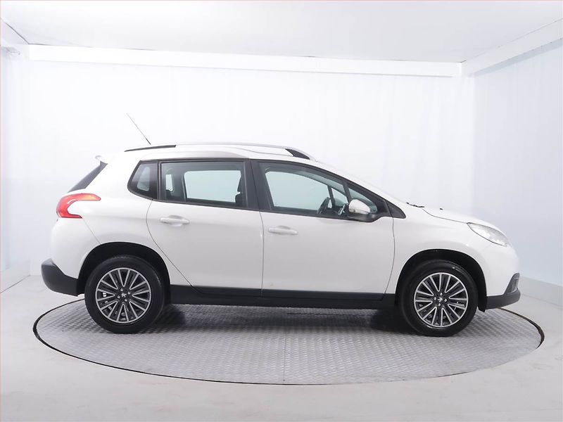 Peugeot 2008 (2014) 1.2 VTi, ČR,1.maj, Tempomat - fotka 6 z 19