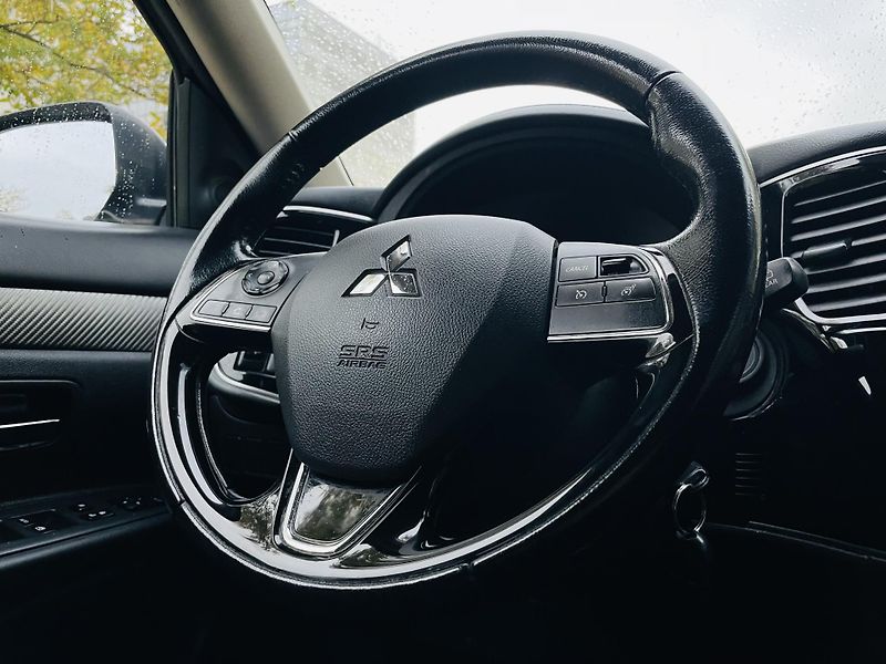 Mitsubishi Outlander 2.0i MANUÁL 1.MAJITEL SERVISKA - fotka 32 z 43