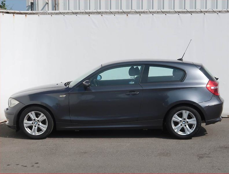 BMW Řada 1 (2008) 118i, Xenony, Tempomat - fotka 3 z 18