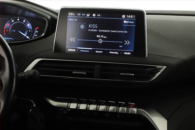 Peugeot 3008 (2019) 1.2 PureTech, Serv.kniha, Navi - fotka 9 z 13
