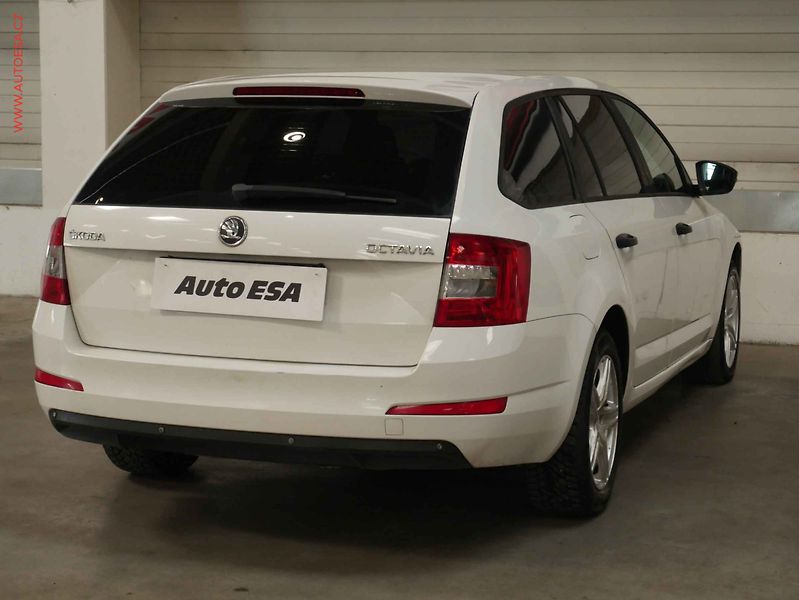 Škoda Octavia (2014) 1.6TDi, ČR, AC, park.asist - fotka 6 z 15
