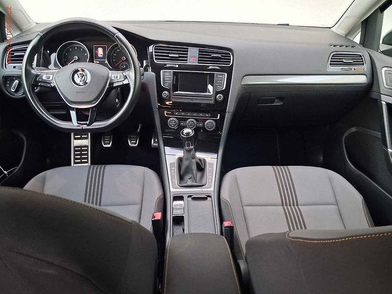 Volkswagen Golf (2016) 1.2 TSi, Allstar, park.čidla - fotka 8 z 17