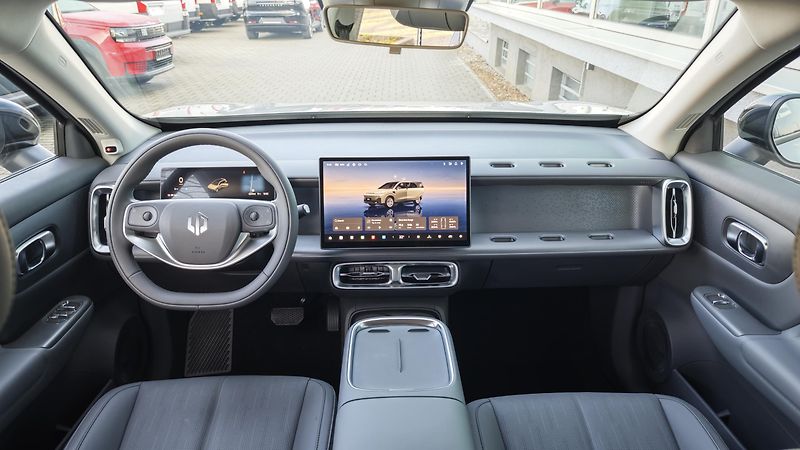 Leapmotor B10 (2026)  Design 1,5 EV hybrid  - fotka 21 z 40