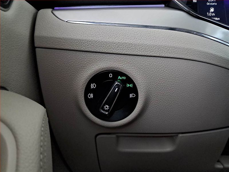 Škoda Superb (2023) Laurin&Klement 2.0 TDI - fotka 17 z 21