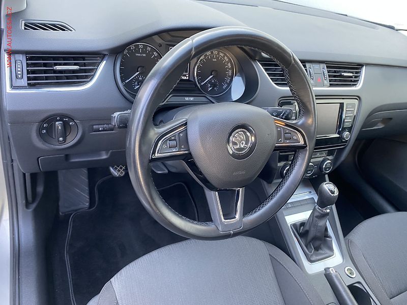 Škoda Octavia (2016) 1.6TDi, 1.maj,ČR, AC, park - fotka 12 z 17