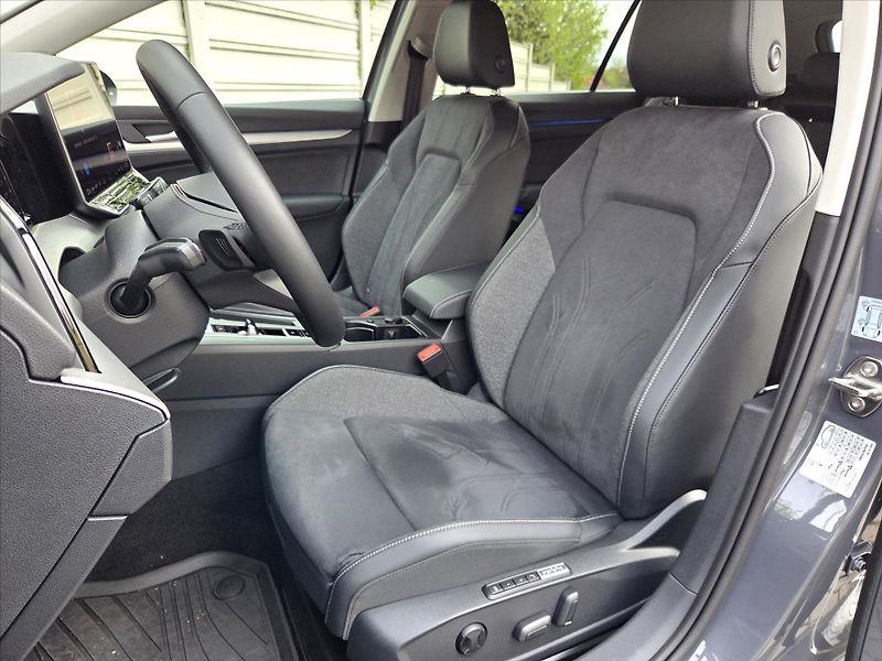Volkswagen Golf 1,5 eTSi 110kW DSG Tov.záruka - fotka 8 z 25