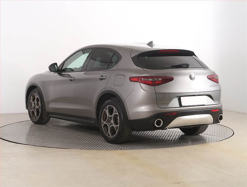 Alfa Romeo Stelvio (2018) 2.2 Diesel, Automat, Kůže - fotka 4 z 20