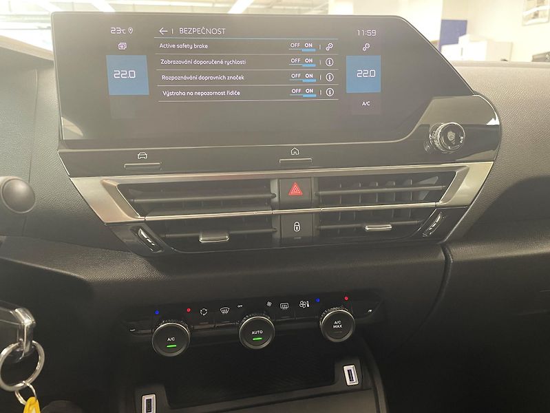 Citroën C4 1.2 PT, 96 kW, FEEL, ČR, 1.MAJ - fotka 19 z 27