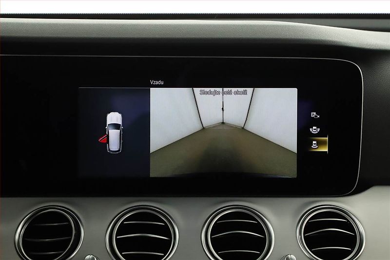 Mercedes-Benz Třídy E (2020) AMG Paket E 220 d 4MATIC - fotka 14 z 21