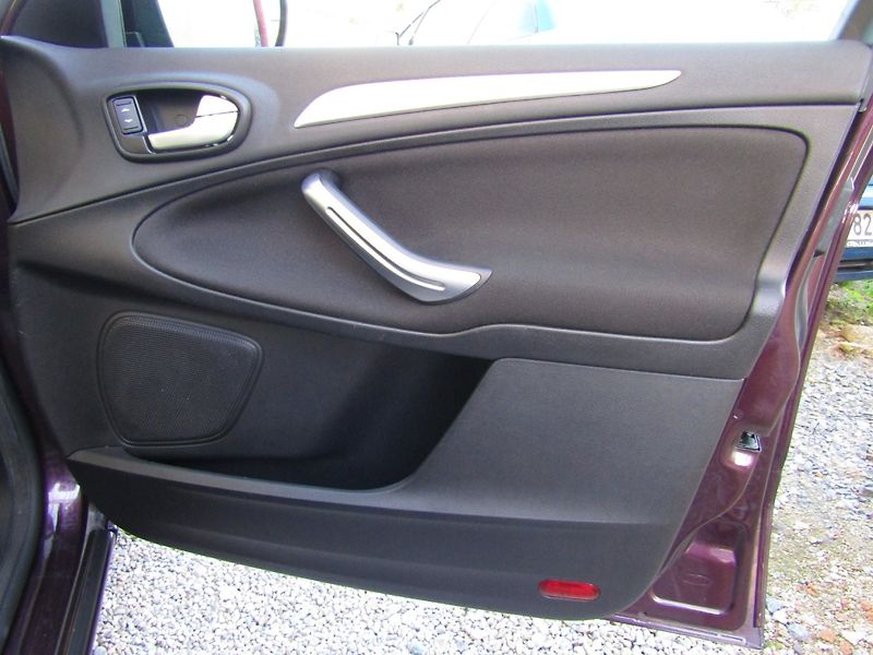 Ford S-MAX (2010) 2.0 TDCi EURO 5 - fotka 27 z 43
