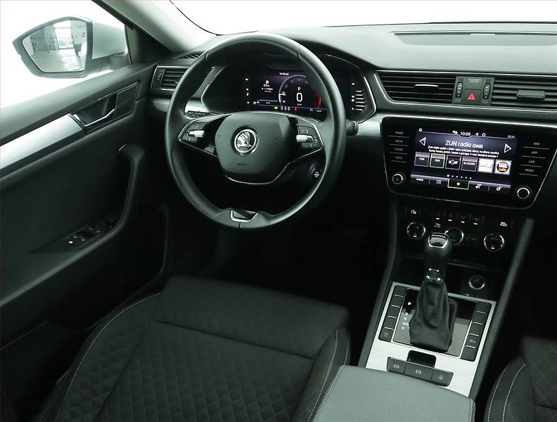 Škoda Superb (2022) 2.0 TDI - fotka 7 z 20