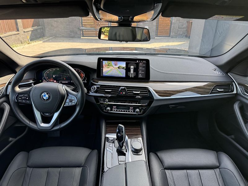 BMW Řada 5 (2023) 520xd, Luxury Line, Panorama - fotka 26 z 48