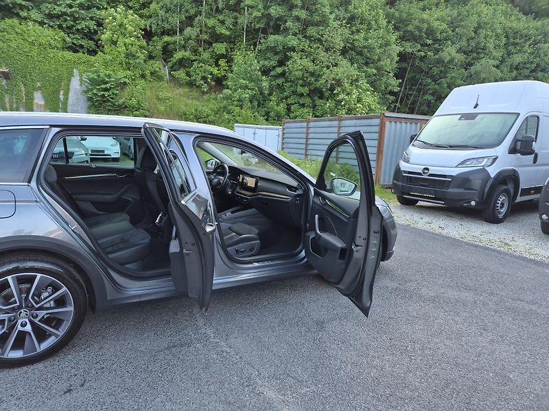 Škoda Octavia (2023) Combi Scout TDi 147kw DSG 4x4 - fotka 17 z 50