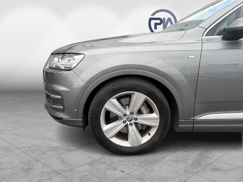 Audi Q7 3.0TDi S-Line Quattro 7míst - fotka 11 z 23