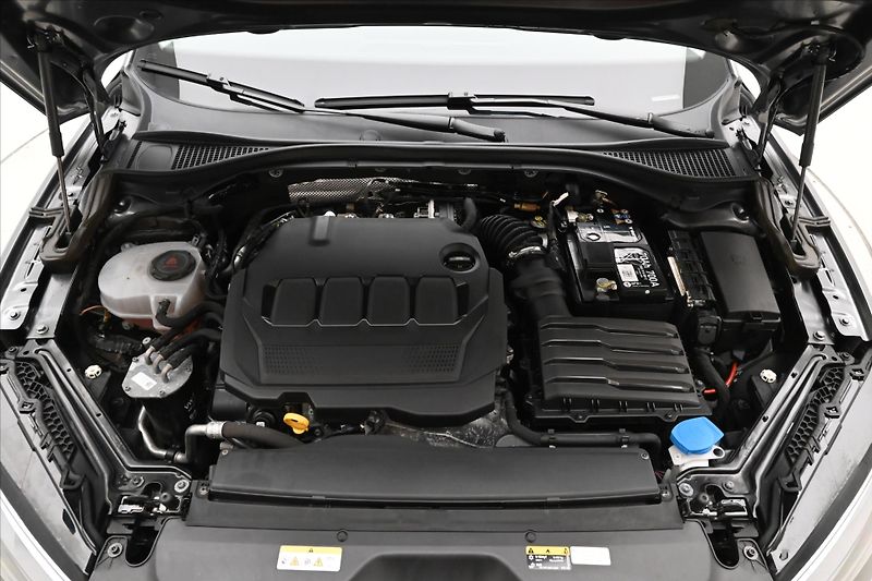 Škoda Superb 2,0 TDI 110 kW DSG TAŽNÉ NAVI - fotka 9 z 31