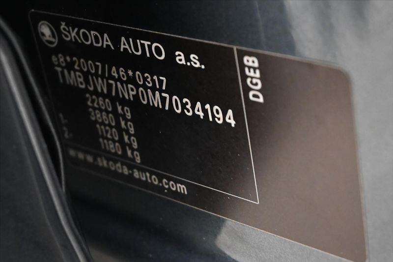 Škoda Superb 1,4 TSI iV 160 kW DSG Style Zá - fotka 12 z 33