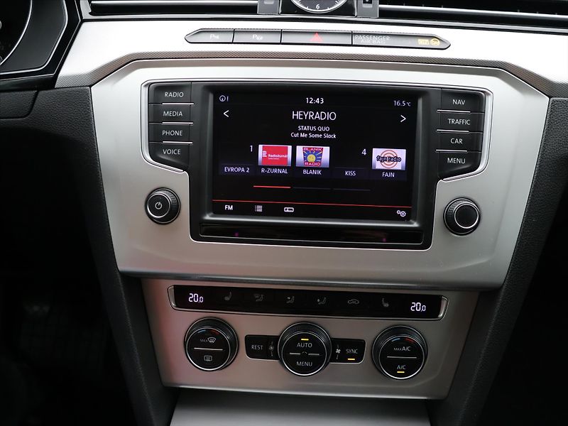 Volkswagen Passat 2.0 TDI 110kW Comfortline - fotka 16 z 29