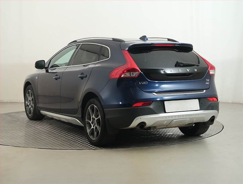 Volvo V40 (2014) 2.0 T4 AWD, 4X4, Automat - fotka 4 z 16