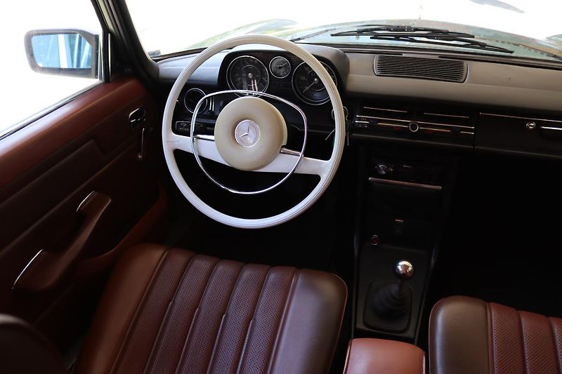 Mercedes-Benz 115 W115 230.4 manuál - fotka 33 z 50
