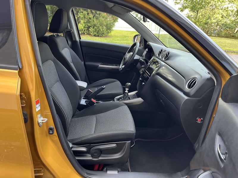 Suzuki Vitara 1,4 BoosterJet Elegance/servis - fotka 23 z 34