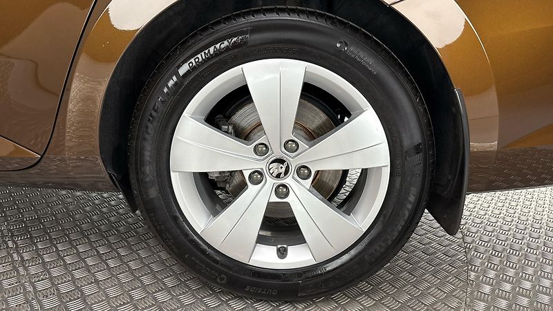 Škoda Superb 1.5 TSI DSG Style - fotka 19 z 30