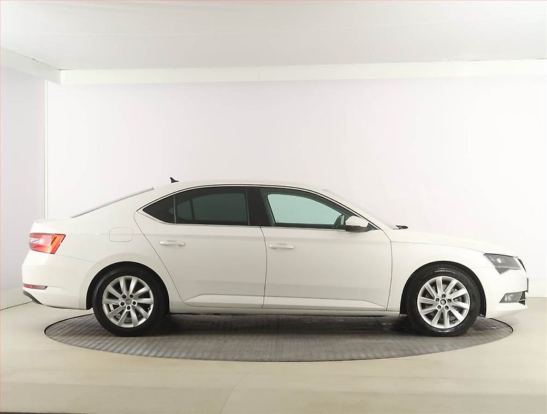 Škoda Superb (2015) Ambition 1.8 TSI, Automat - fotka 6 z 23