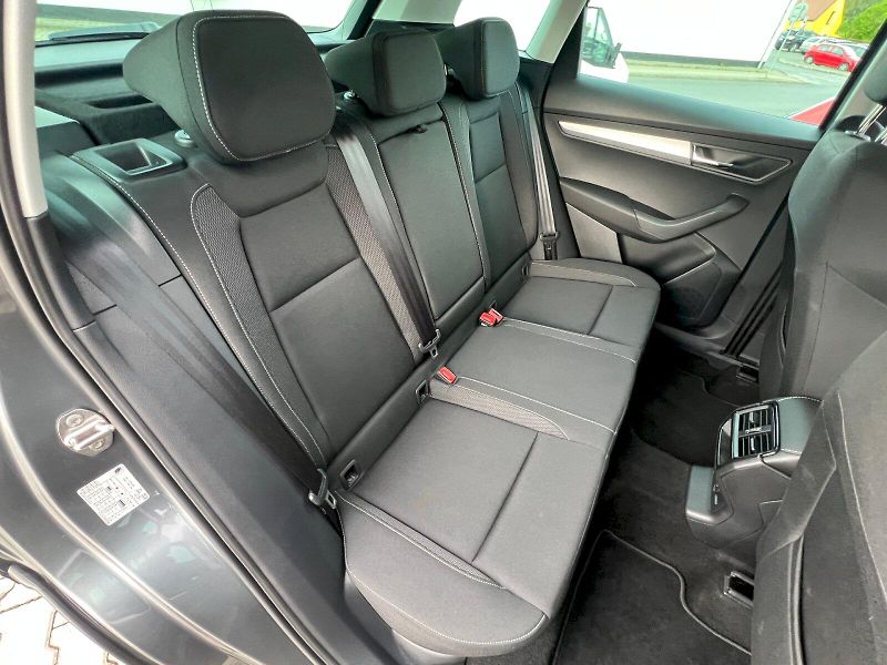 Škoda Karoq (2025) Selection 1.5TSi 110kW 6°manuá - fotka 18 z 30