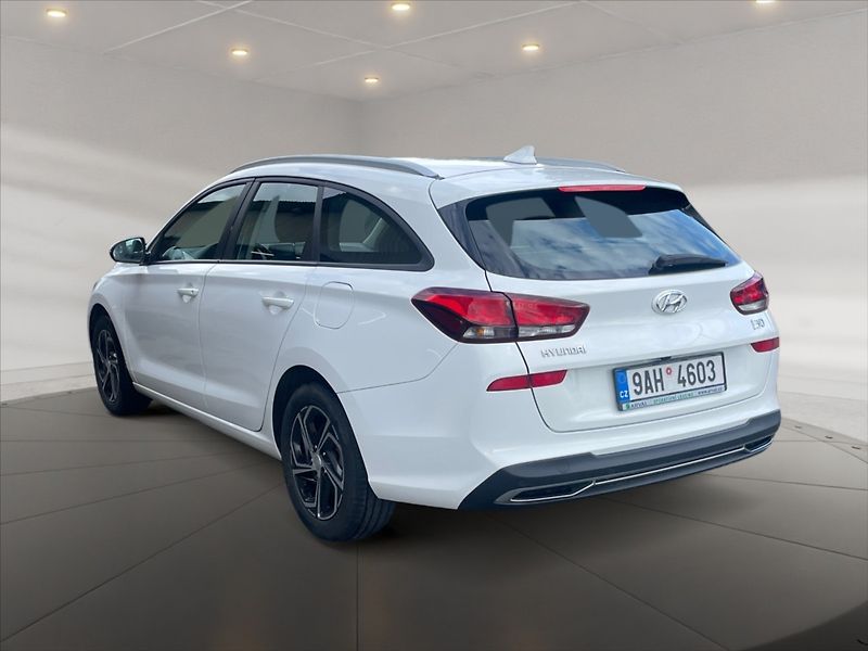 Hyundai i30 1,5 i Family Comfort - fotka 4 z 11