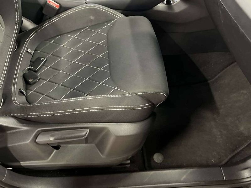Škoda Karoq (2023) 1.5 TSI Sportline - fotka 14 z 20