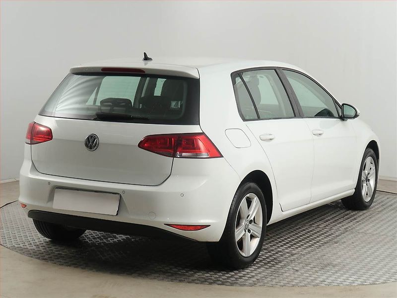 Volkswagen Golf (2014) 1.2 TSI, Navi, Park. senzory - fotka 5 z 17