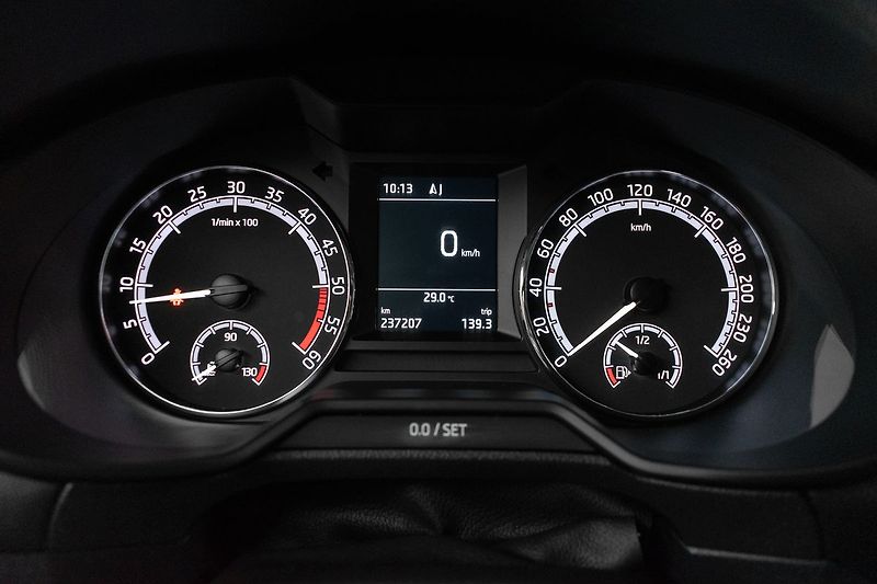 Škoda Octavia 1.6 TDI 85kW *MirrorLink*ACC* - fotka 21 z 40