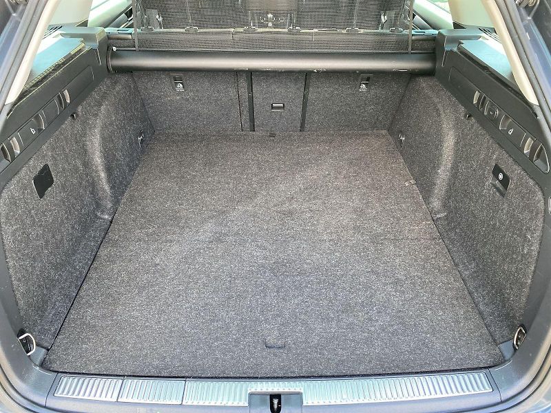 Škoda Superb (2021) Combi 1.4 TSI iV DSG Style - fotka 31 z 36