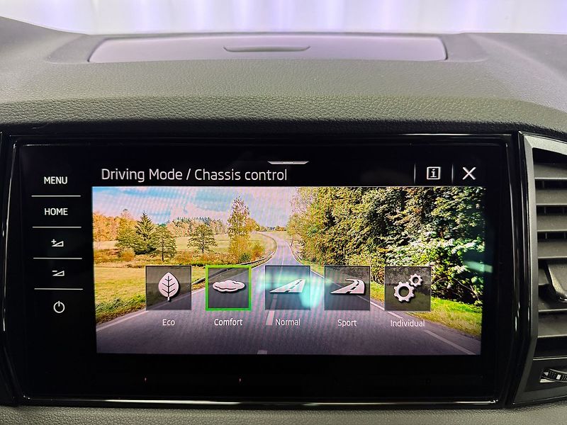 Škoda Karoq 1.5TSI DSG SPORTLINE EXCLUSIVE - fotka 19 z 26