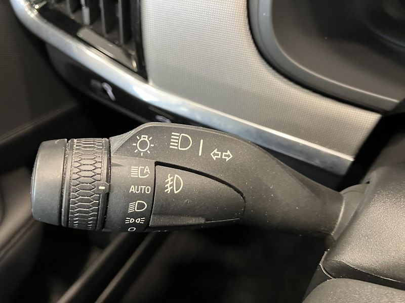Volvo V90 B4 AWD Momentum PRO AT8, ČR - fotka 22 z 42
