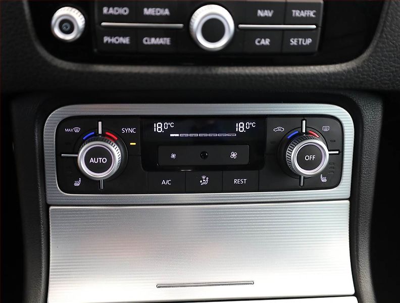 Volkswagen Touareg (2015) R-Line 3.0 TDI, 4X4, Automat - fotka 13 z 21