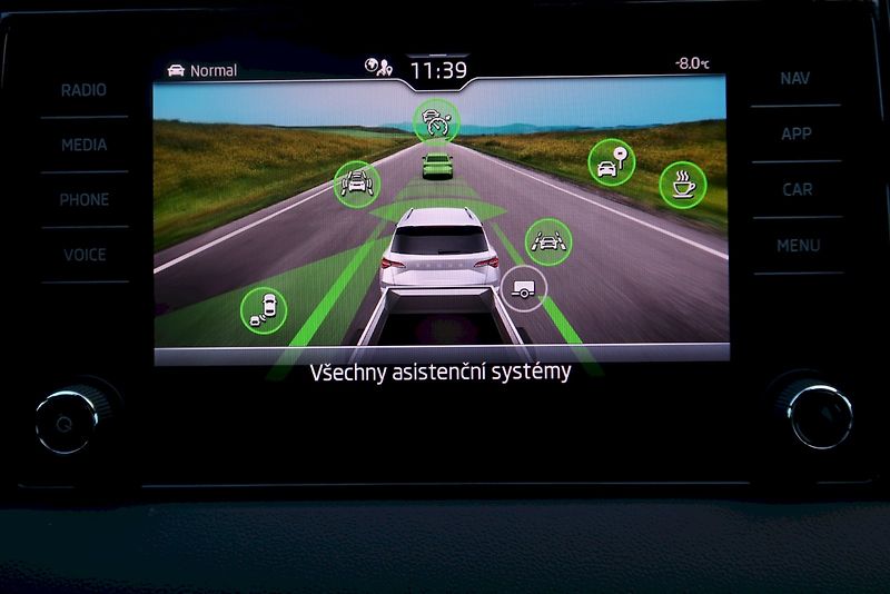 Škoda Karoq (2025) SportLine 2,0 TDi /110 kW - fotka 17 z 32