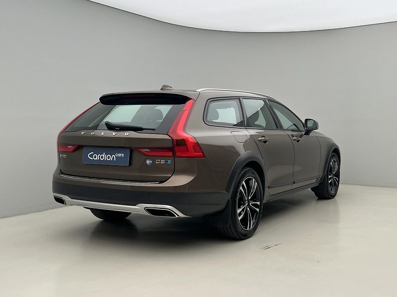 Volvo V90 CC D5 AWD PRO CZ 1. maj. - fotka 12 z 44