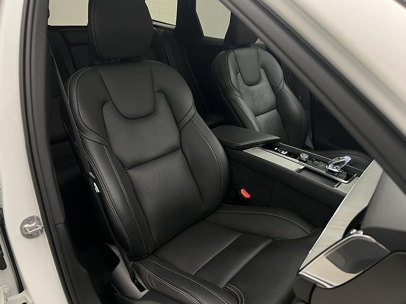 Volvo XC60 T6 AWD DARK PLUS CZ 1. maj. - fotka 21 z 49