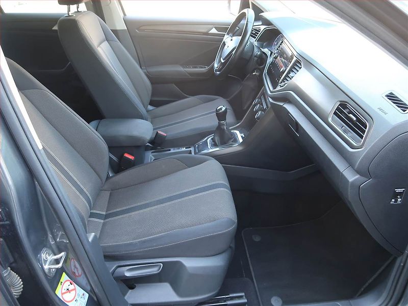 Volkswagen T-Roc (2018) 1.0 TSI, Navi, Tempomat - fotka 9 z 17