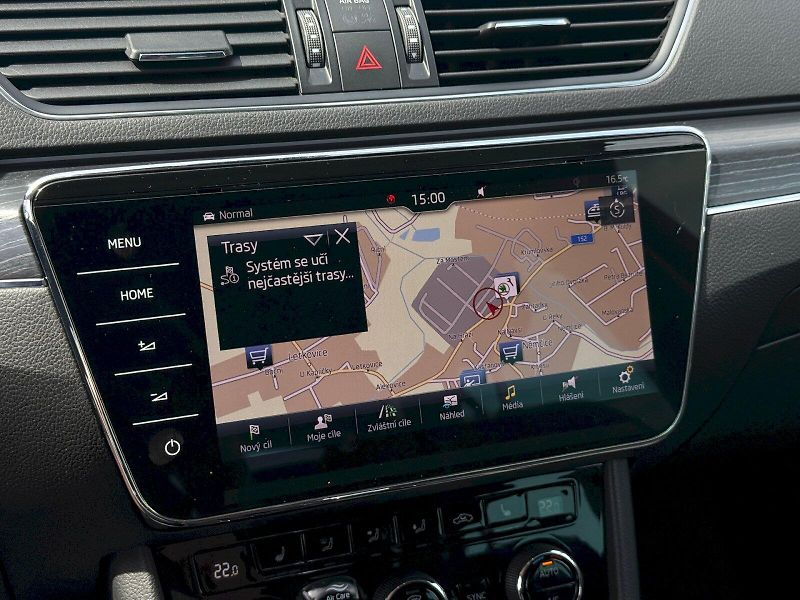 Škoda Superb (2019) 2.0 TDI 110 kW DSG Style Plus - fotka 20 z 26