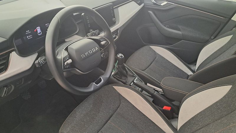 Škoda Scala (2025) Top Selection 1,0 TSI 85 kW - fotka 12 z 23