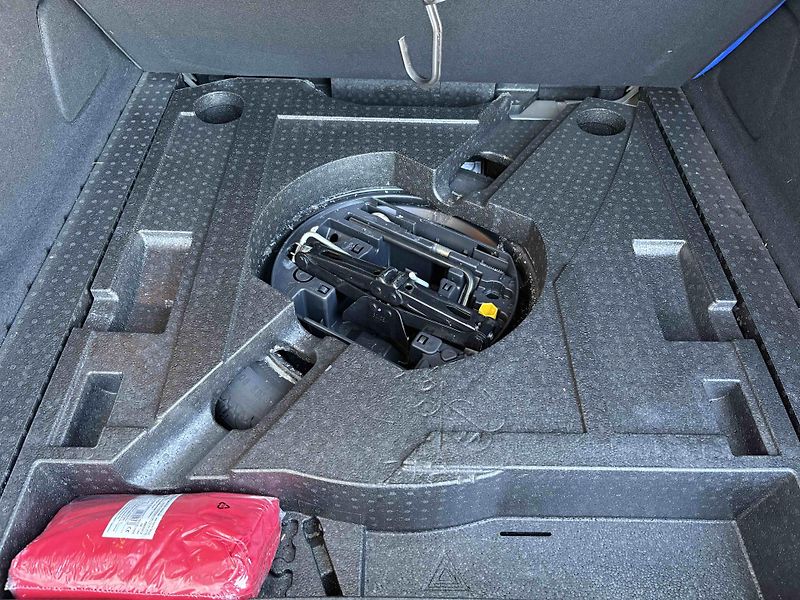 Peugeot 308 (2018) Allure 1.6 BlueHDi EAT6 - fotka 39 z 41
