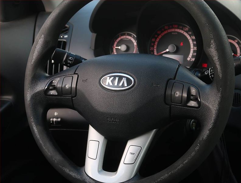 Kia Ceed (2010) 1.6 CVVT, Serv.kniha - fotka 15 z 16