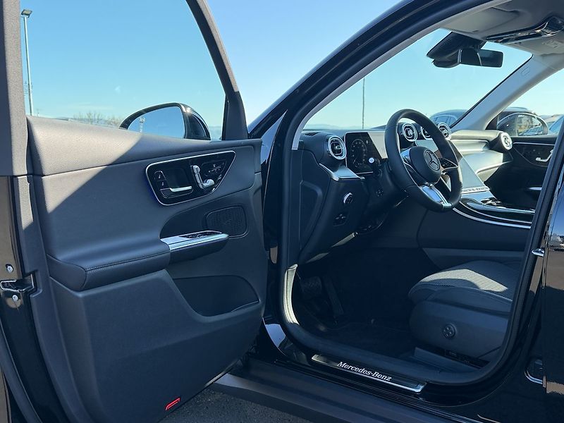 Mercedes-Benz GLC 200 d 4MATIC - fotka 22 z 35